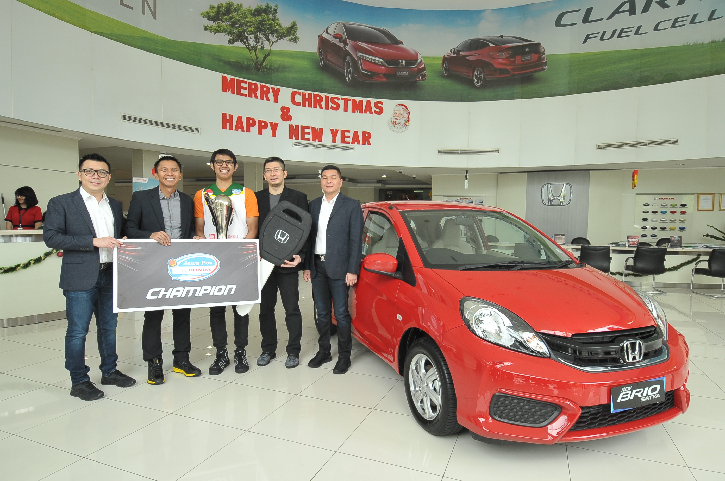 HONDA SURABAYA CENTER MENYERAHKAN 1 UNIT NEW HONDA BRIO SATYA SEBAGAI HADIAH JUARA GELARAN JAWA POS – HONDA PRO TOURNAMENT 2017