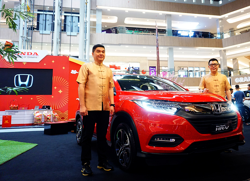 Hujan Angpao Program "HOKI, Honda Bawa Rejeki"