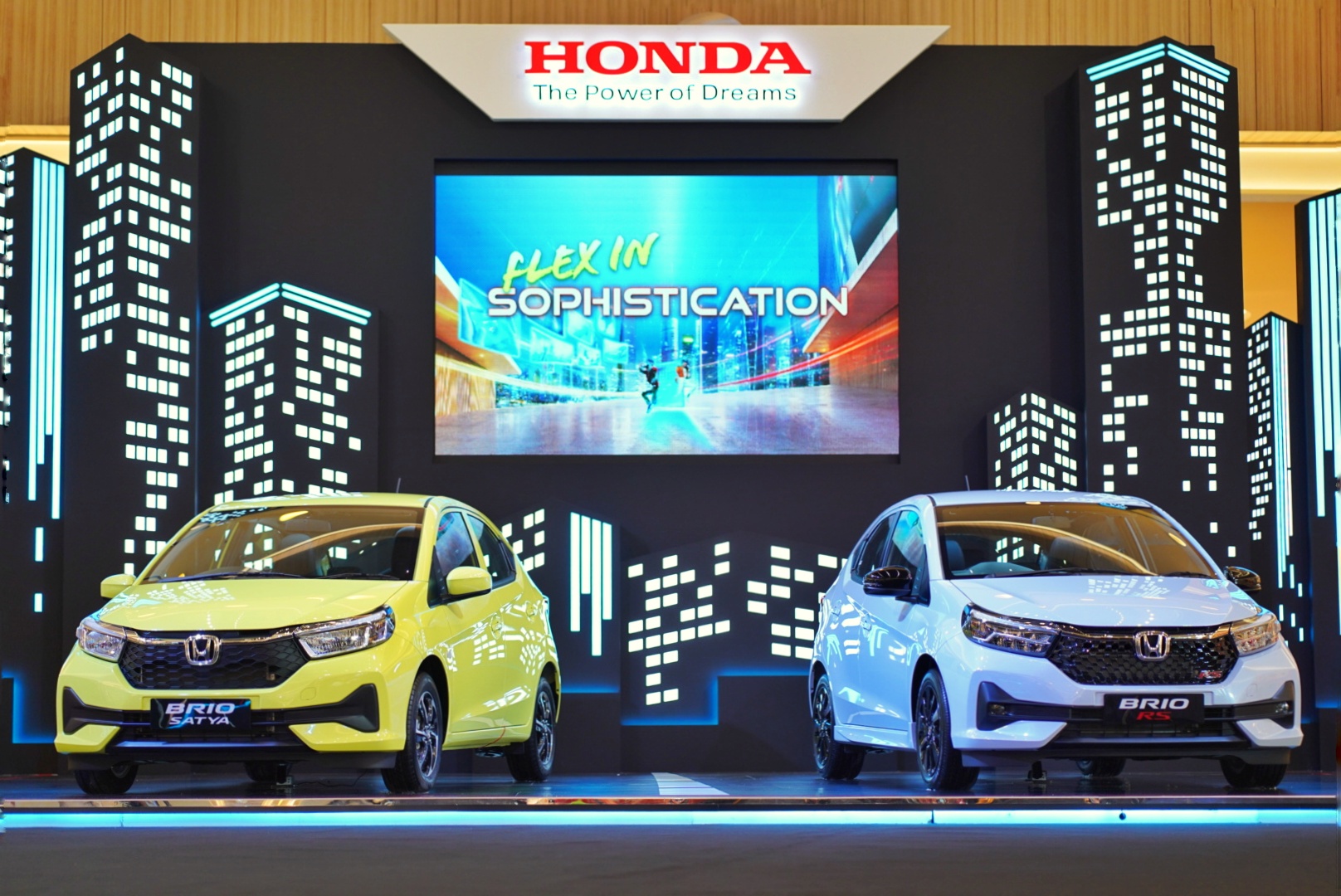 New Honda Brio Satya (kiri) dan New Honda Brio RS (kanan)