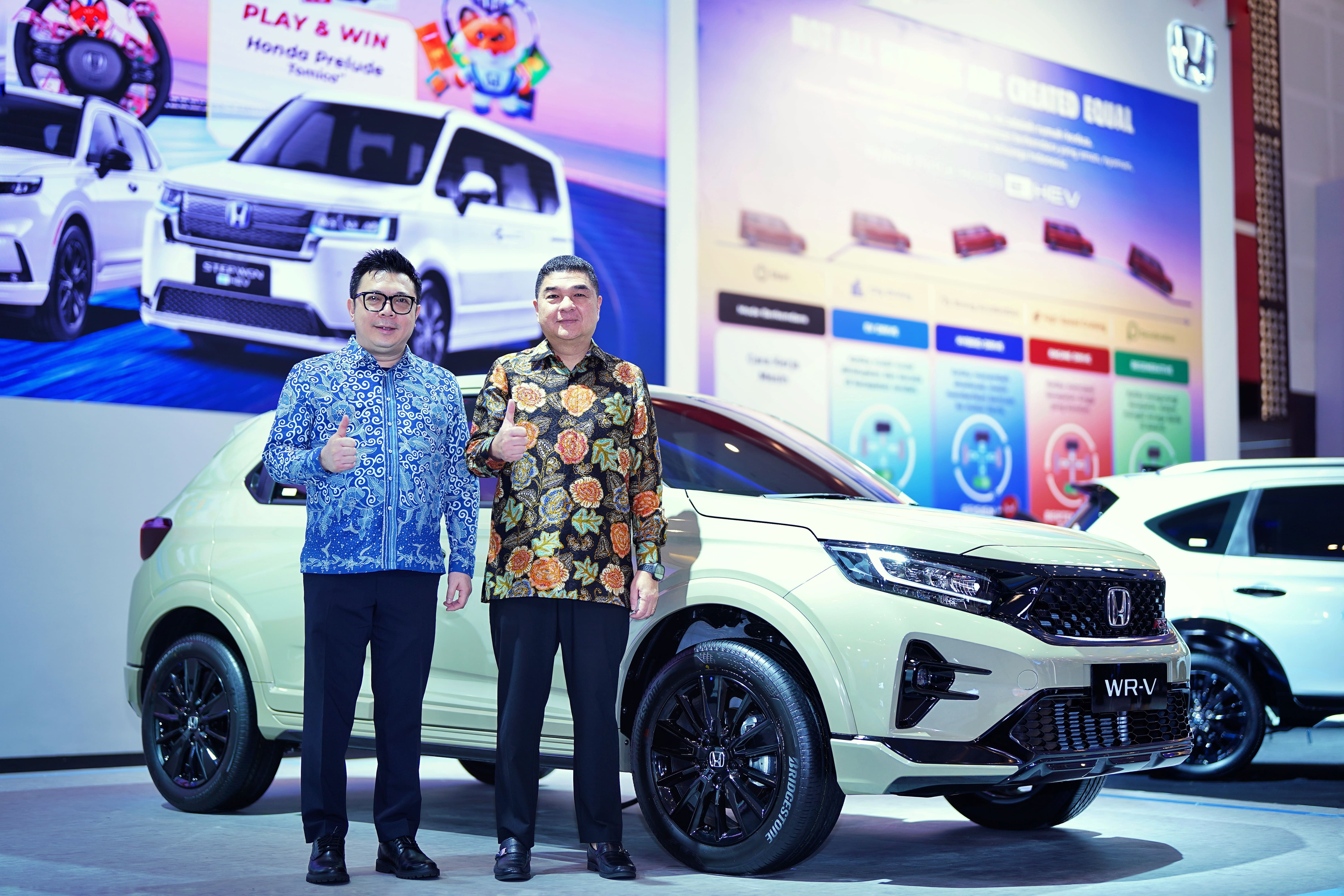 Wendy Miharja Director Honda Surabaya Center dan Ang Hoey Tiong President Director Honda Surabaya Center
