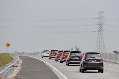 SERI PERTAMA HONDA MOBILIO BATTLE OF EFFICIENCY DI SURABAYA TEMBUS 27 KM/L