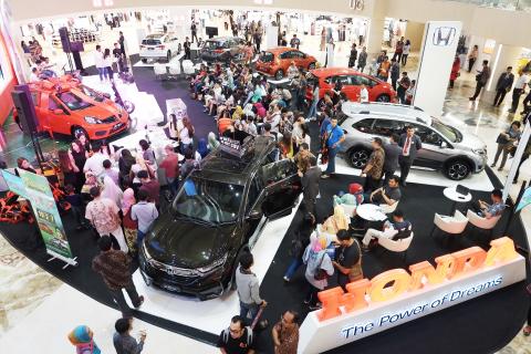 HONDA SURABAYA CENTER GELAR PENGUNDIAN PEMENANG PROGRAM UNDIAN BERHADIAH HONDA PERIODE PERTAMA