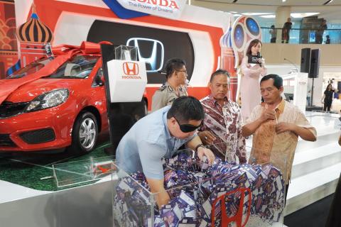 HONDA SURABAYA CENTER GELAR PENGUNDIAN PEMENANG PROGRAM UNDIAN BERHADIAH HONDA PERIODE PERTAMA