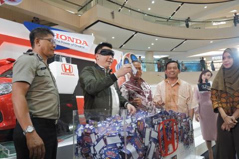 HONDA SURABAYA CENTER GELAR PENGUNDIAN PEMENANG PROGRAM UNDIAN BERHADIAH HONDA PERIODE PERTAMA