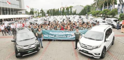 Honda Surabaya Center Lakukan Penyerahan Perdana 100 Unit Honda Br-V Kepada Konsumen