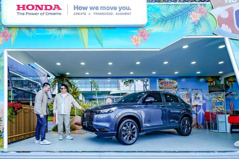 Wendy Miharja, Director Honda Surabaya Center (kanan) dan Calvin, Area Sales and Dealer Development Manager Honda Surabaya Center (kiri)
